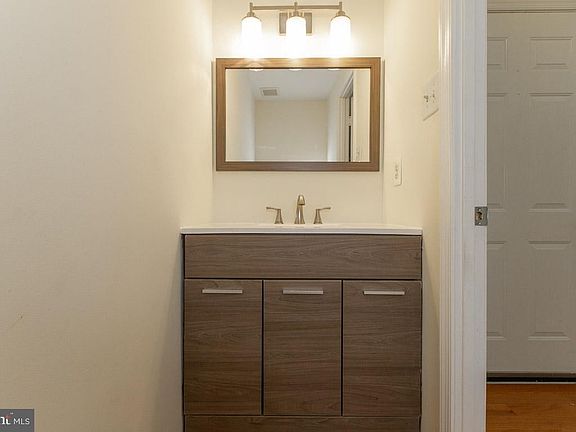 5th image of 153 Lamont Ln