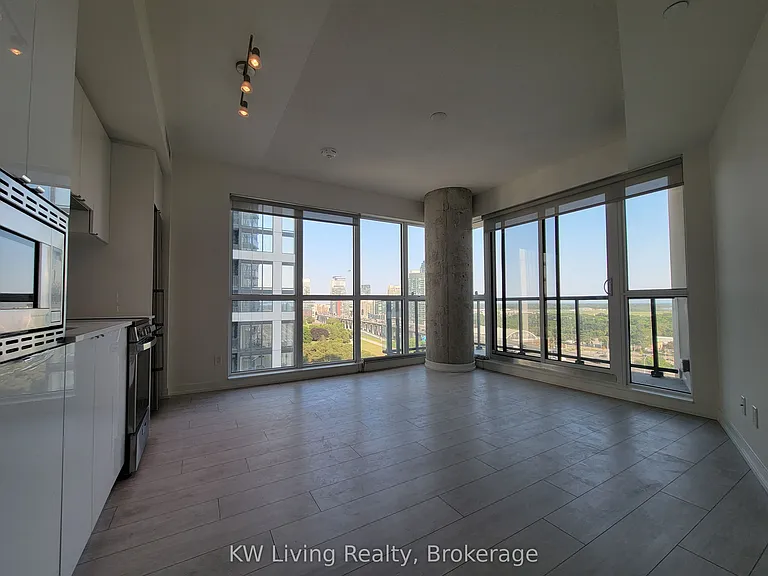 49 E Liberty St #1002 — Photo 2