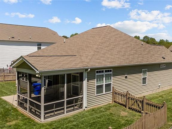5th image of 112 Pink Dogwood Ln