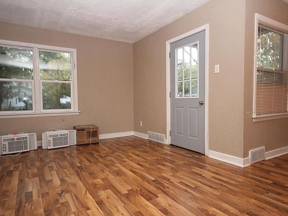 2nd image of 225 Summer St