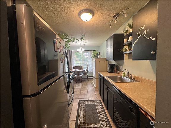 3rd image of 10 S Cove Ave #10-unit 10