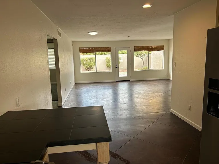 7718 E Meadowbrook Ave — Photo 4