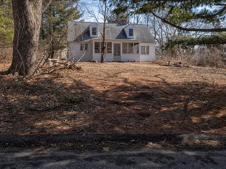 1008 Yale Rd — Photo 2