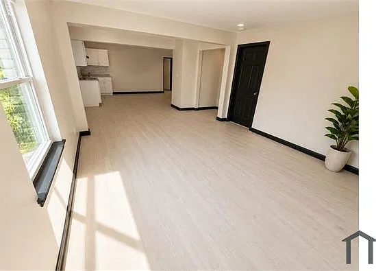 4 bed, $1,550 — Photo 2
