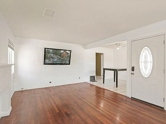 2nd image of 4818 Brayton Ave
