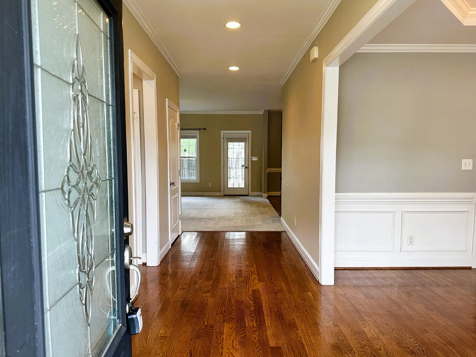 4 bed, 3.0 bath, 2904 sqft, $2,400 — Photo 2