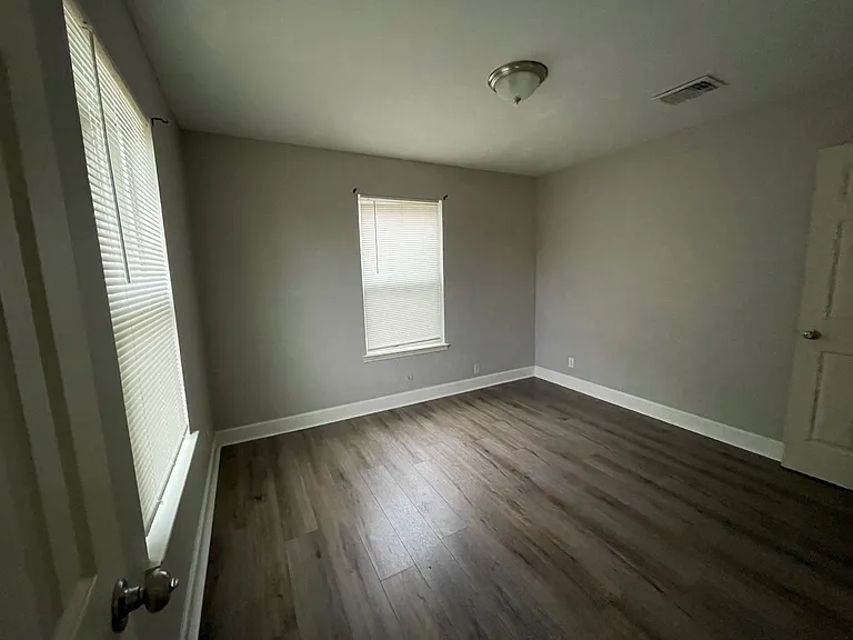 851 W Harlan Ave — Photo 8