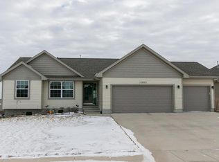1303 Prairie Rose Dr SW, Cedar Rapids, IA 52404