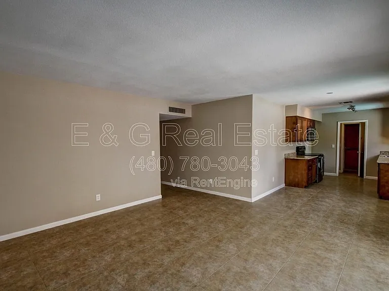 1030 E Manhatton Dr — Photo 6