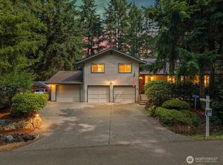 1724 NW Palmer Ln, Bremerton, WA 98311