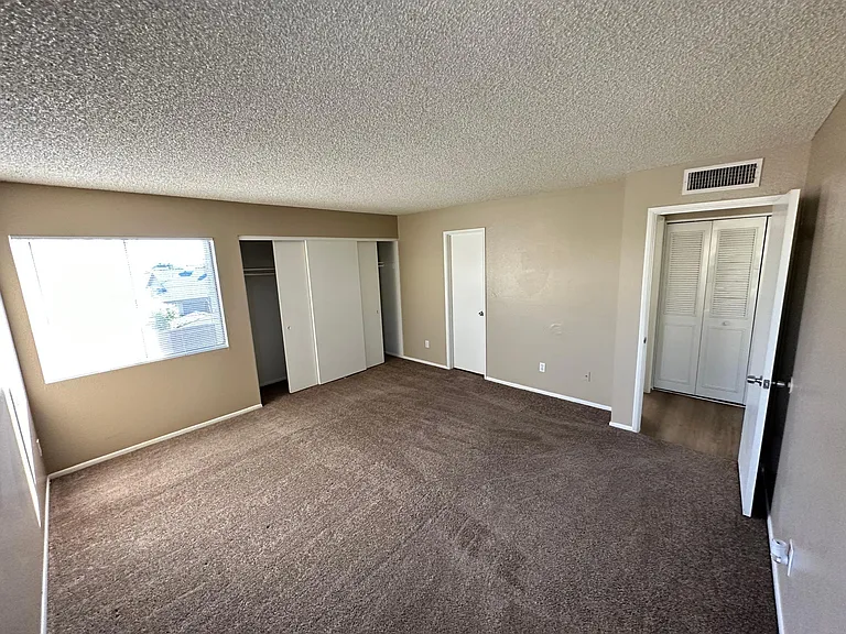 5830 N 48th Dr — Photo 13