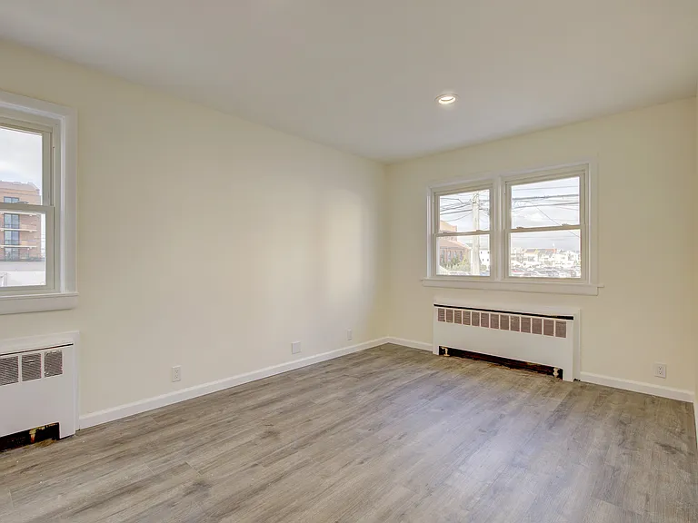 670 W Broadway #2 — Photo 7