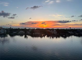 736 Island Way APT 705, Clearwater, FL 33767