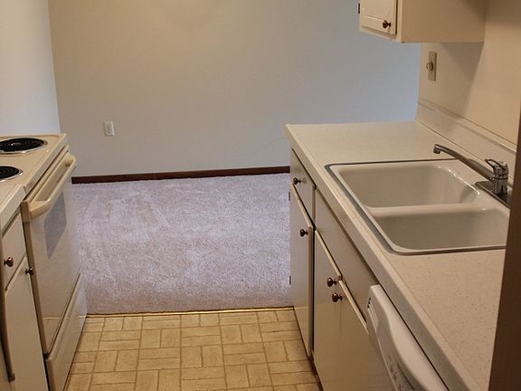 3rd image of 4351 Parklawn Ave #105