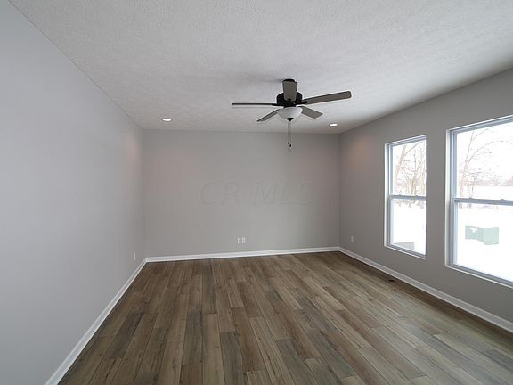 5th image of 132 Silver Pine Ln