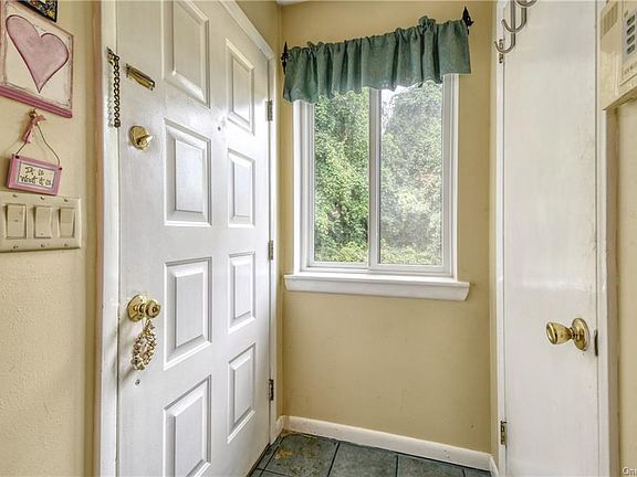 3rd image of 36 Cedar Pond Ln #36