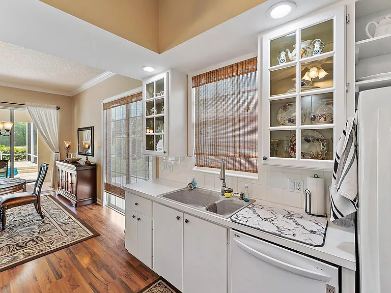 8485 SE Palm Hammock Ln — Photo 11
