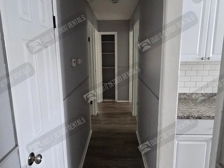 1139 S Bassett St — Photo 13