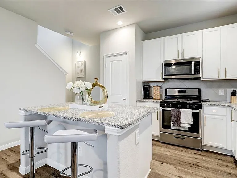 22219 Sovereign Heights Ln — Photo 3