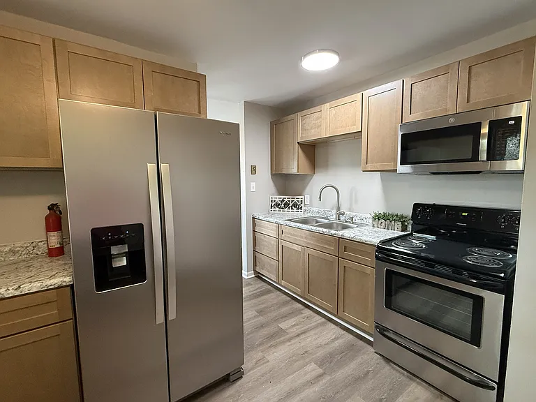 512 W Florida St #B — Photo 9