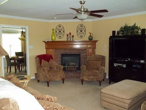 5th image of 235 Whitney Dr