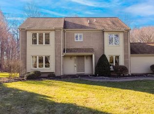 13 Glen Meadow Dr, Glen Mills, PA 19342