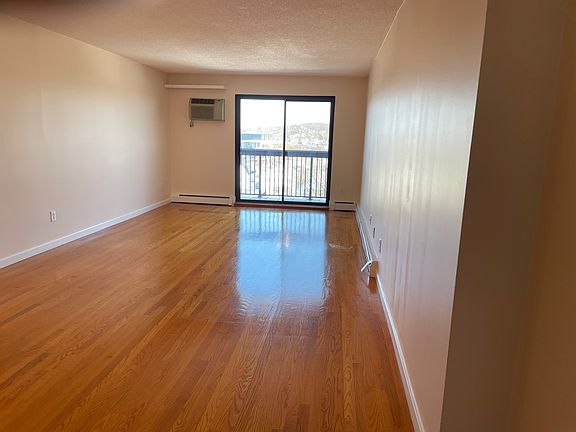3rd image of 10 Williams St APT 75