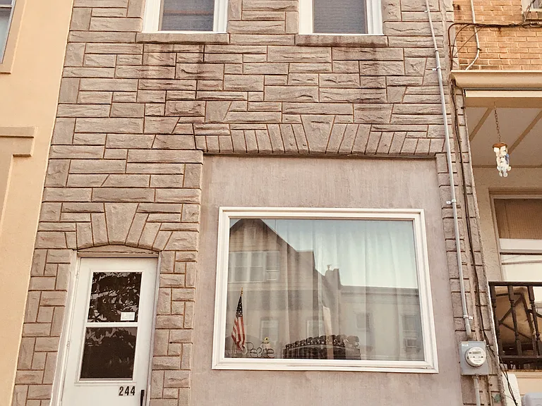 Woodbine Ave — Photo 8