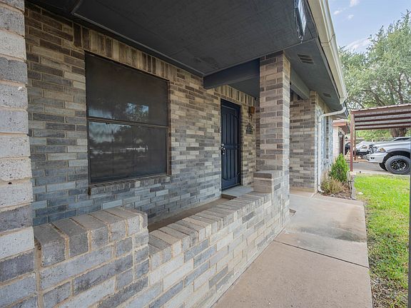 4th image of 305 Albany Dr