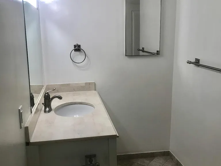 6433 Gentry Ave — Photo 30