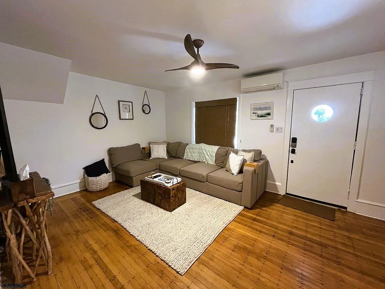 2 bed, 1.0 bath, $1,400 — Photo 2