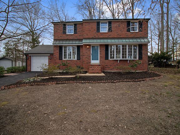 2nd image of 122 Kingston Dr