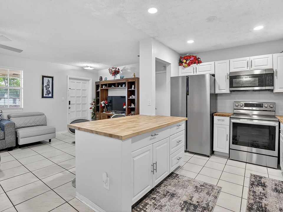 1st image of 1411 NW 89th Avenue