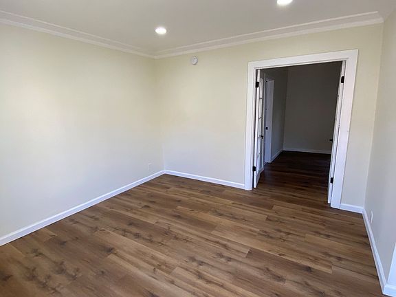 3rd image of 4611 1/2 Ambrose Ave #4609