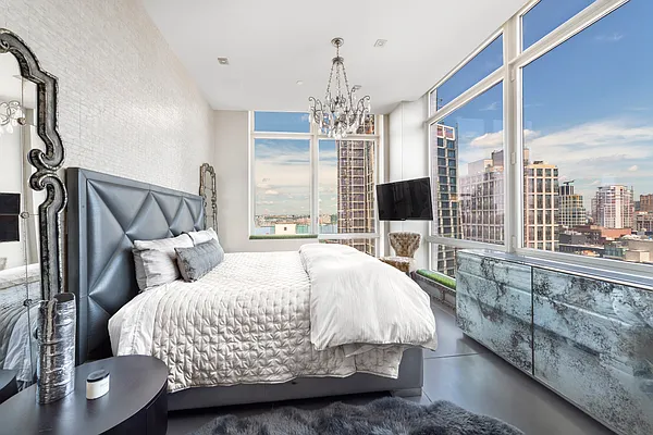 Sold by Compass | media 2