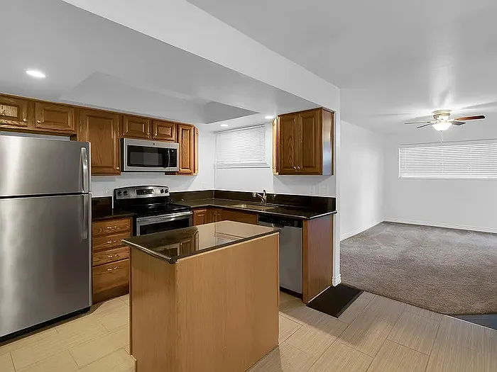 2 bed, 2.0 bath, 1100 sqft, $1,700 — Photo 3