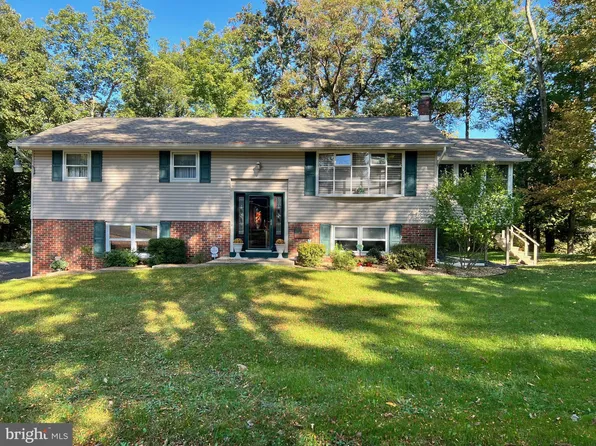 134 Azalea Dr, East Stroudsburg, PA 18301