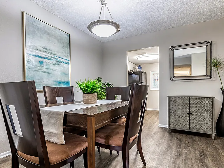 L'Estancia Apartment Homes — Photo 10