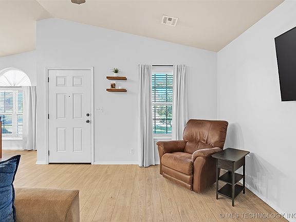5th image of 8745 S 261st East Ave