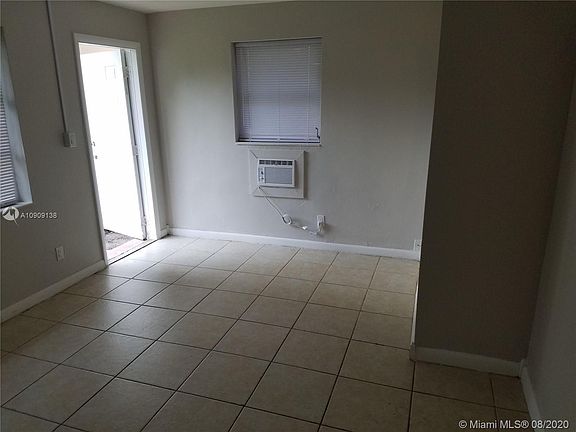 4th image of 3021 NE 21st Ter #1-3