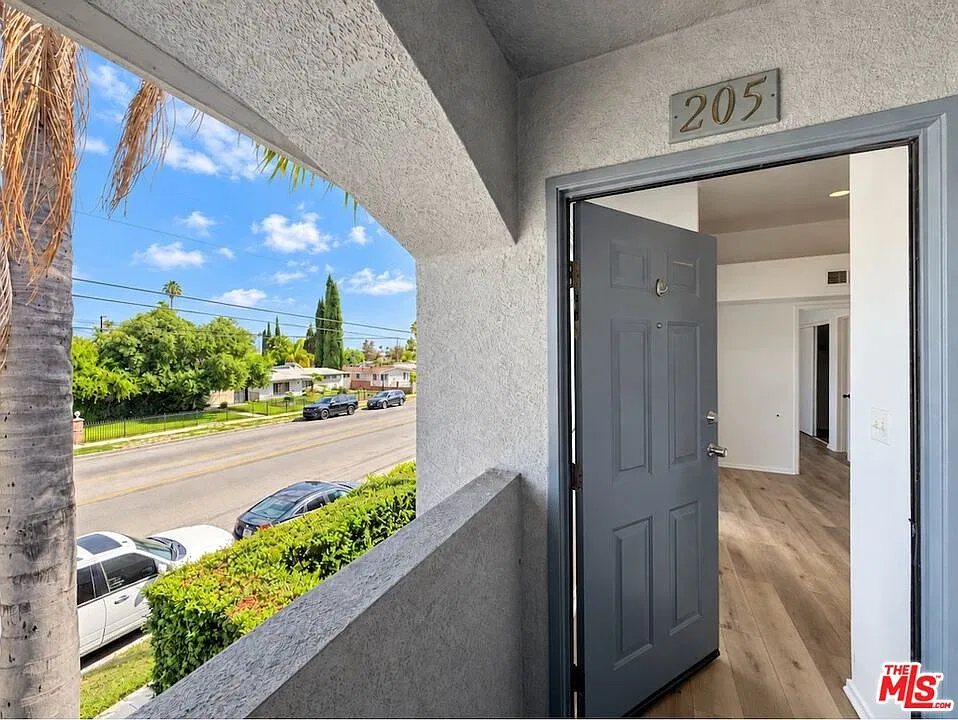 6545 Fulton Ave #205