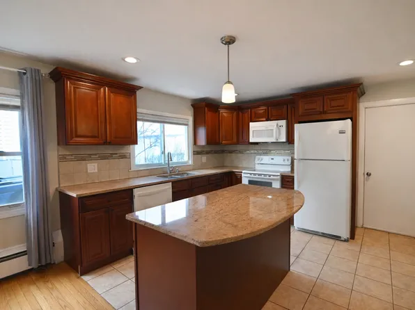 42-44 Farquhar Rd #1, Newtonville, MA 02460