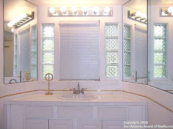 5th image of 208 Atwater Dr