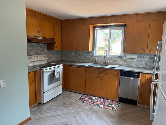 2nd image of 1224 SW 150th St