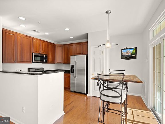 4th image of 43920 Hickory Corner Ter Unit 114