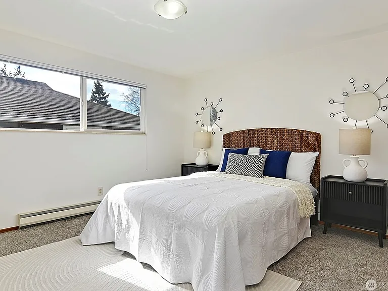3633 Woodlawn Ave N — Photo 5
