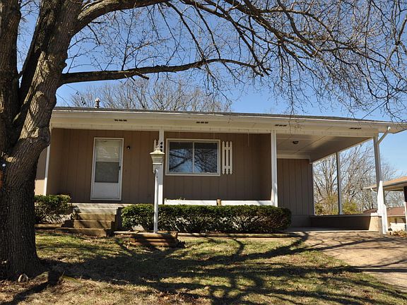 2nd image of 401 Truman Dr