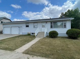 511 6th St SE, Stanley, ND 58784