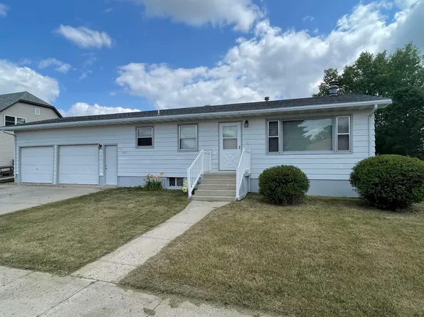 511 6th St SE, Stanley, ND 58784