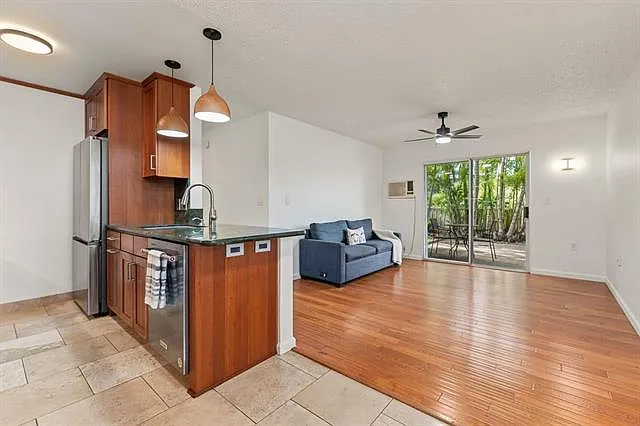 2 bed, 1.5 bath, 750 sqft, $2,500 — Photo 3